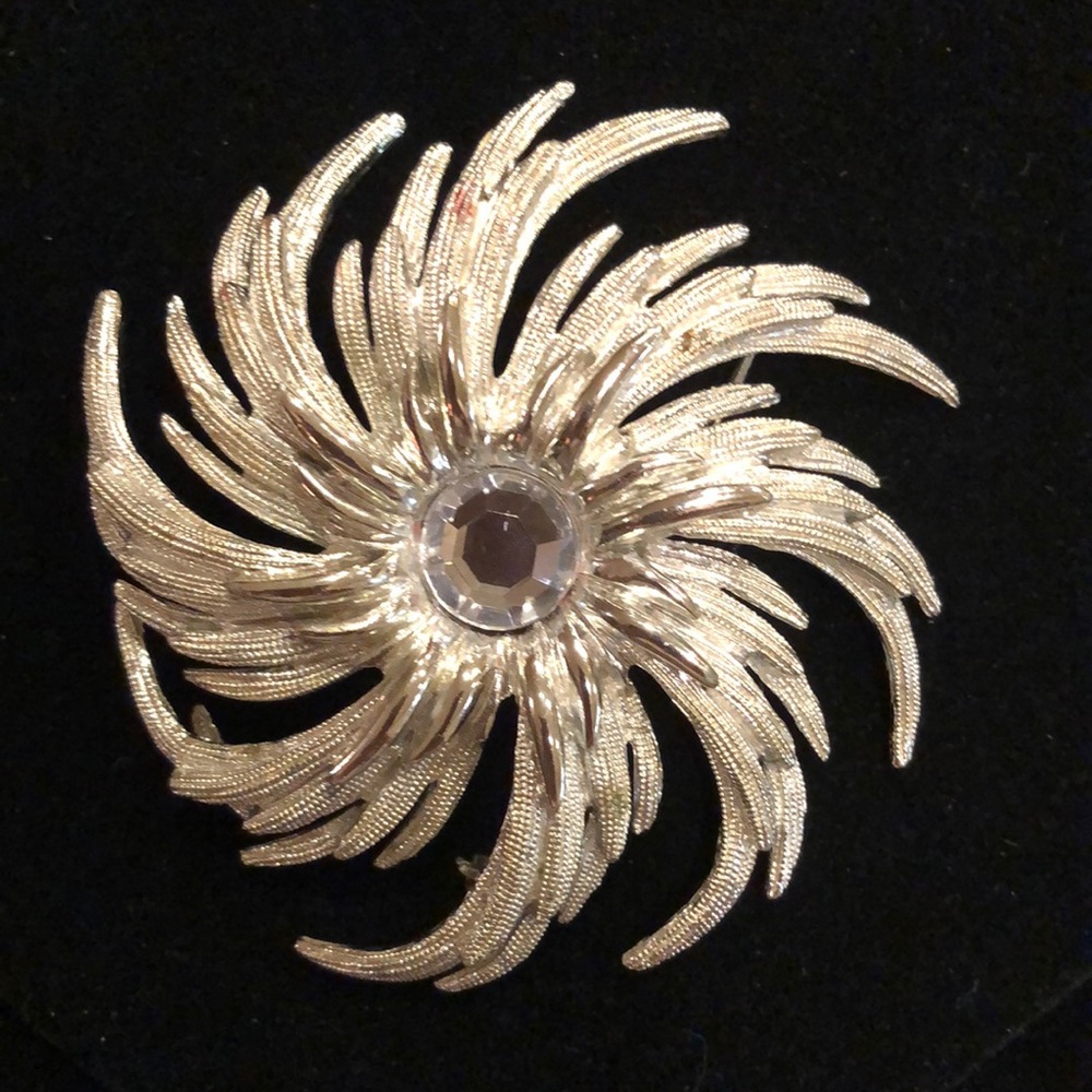 Vintage Sarah Coventry Silver tone Pin👗 - Picture 2 of 3